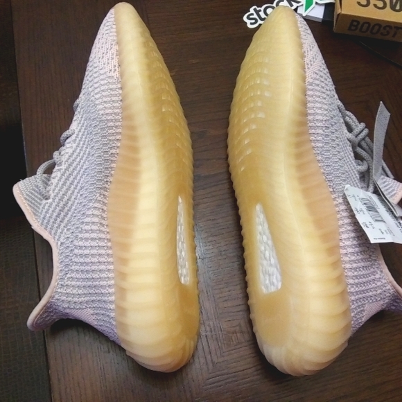 Yeezy boost 350 v2 main image 7
